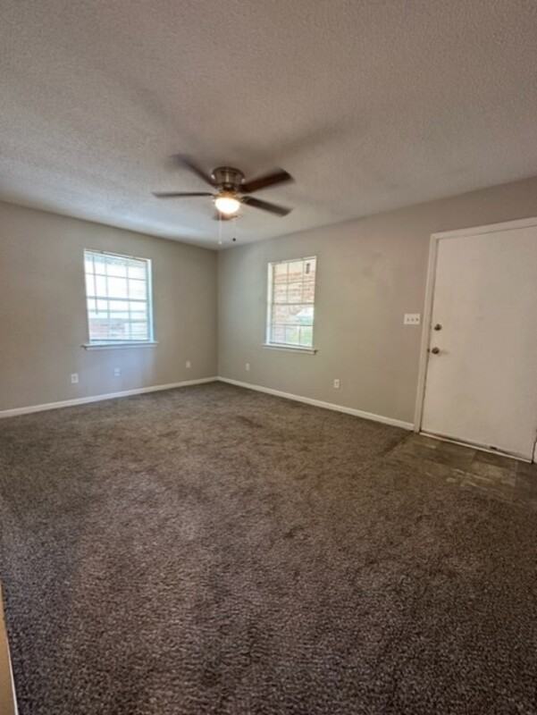 2116 Greenoaks Rd #1B - Photo 3 of 17