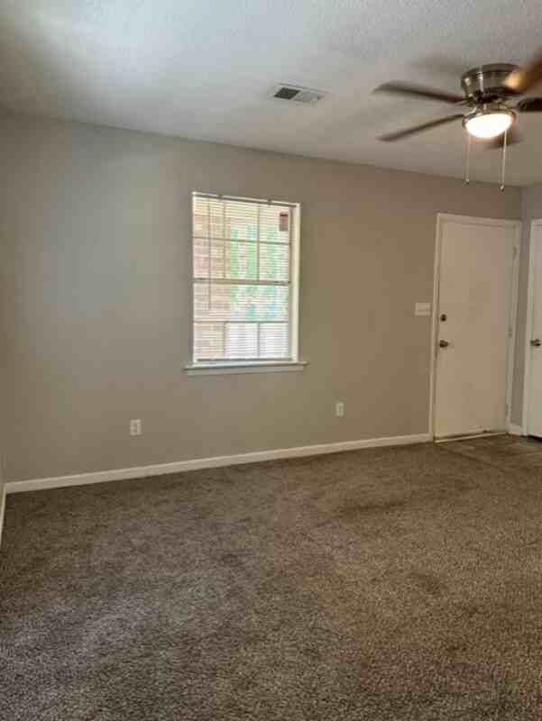 2116 Greenoaks Rd #1B - Photo 4 of 17