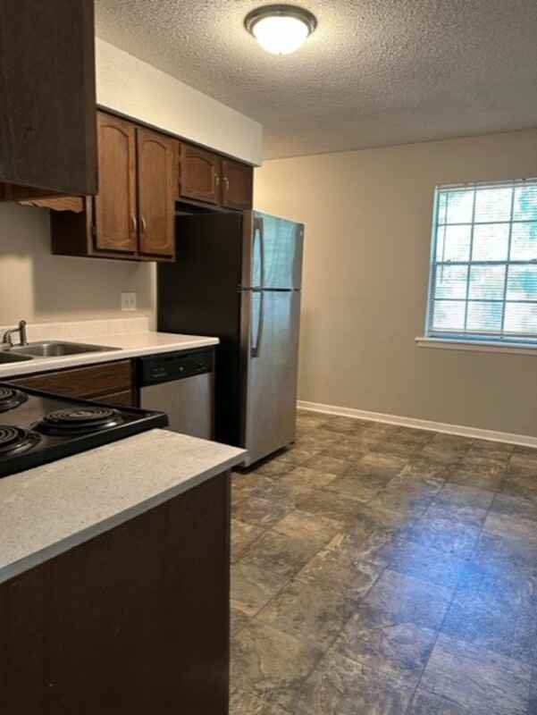 2116 Greenoaks Rd #1B - Photo 5 of 17