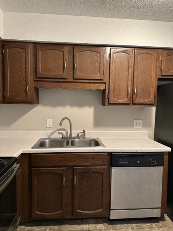 2116 Greenoaks Rd #1B - Photo 7 of 17