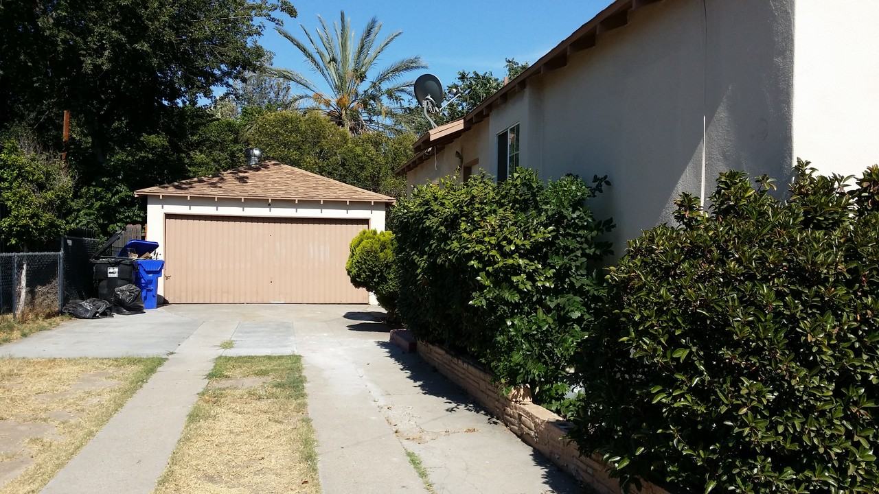 2935 N H St - Photo 2 of 11