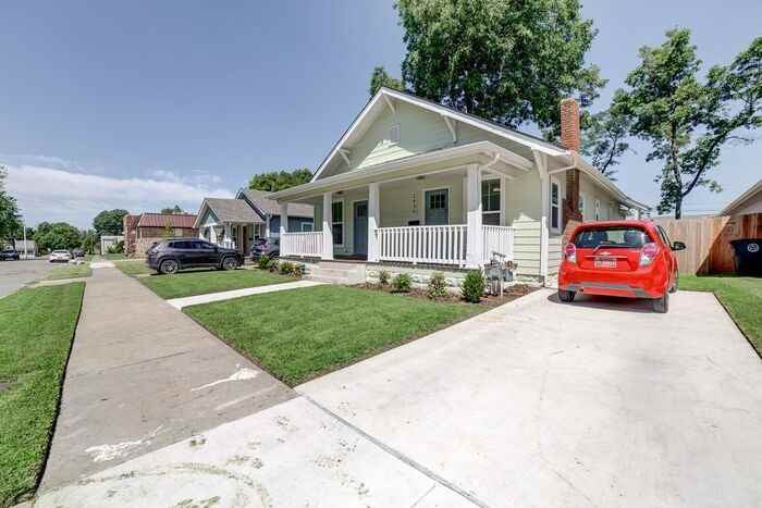 2435 E 7th St - Photo 2 of 20