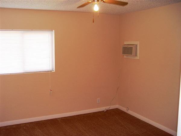 26953 Cypress St - Photo 3 of 13