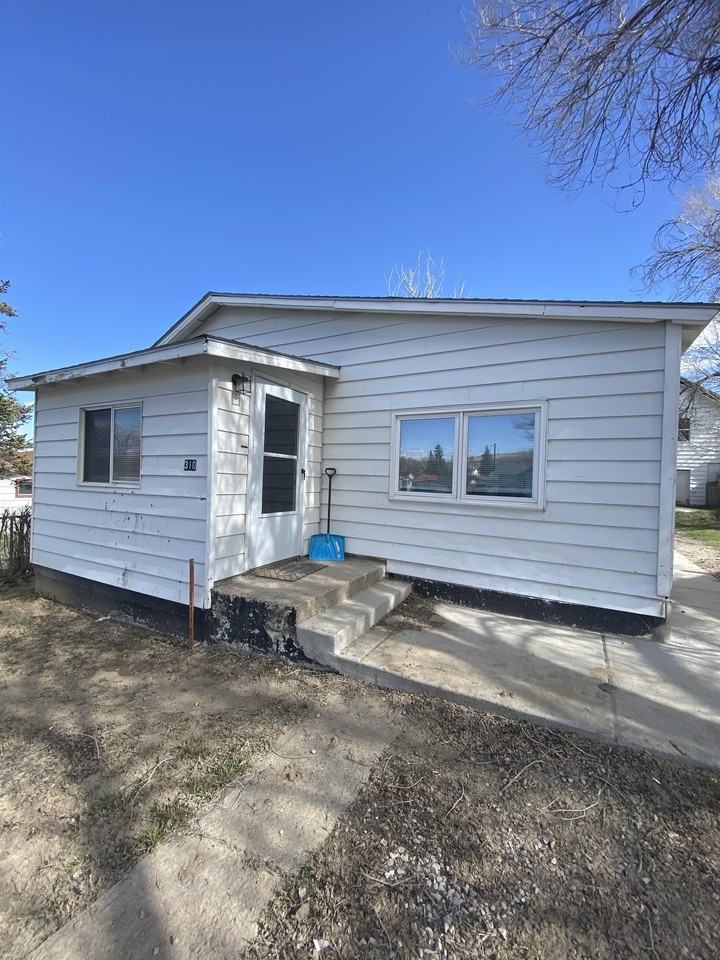 310 E Spruce St #1 - Photo 3 of 17