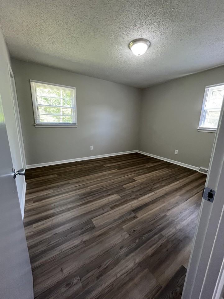 1500 Northwoods Dr #1 - Photo 6 of 10