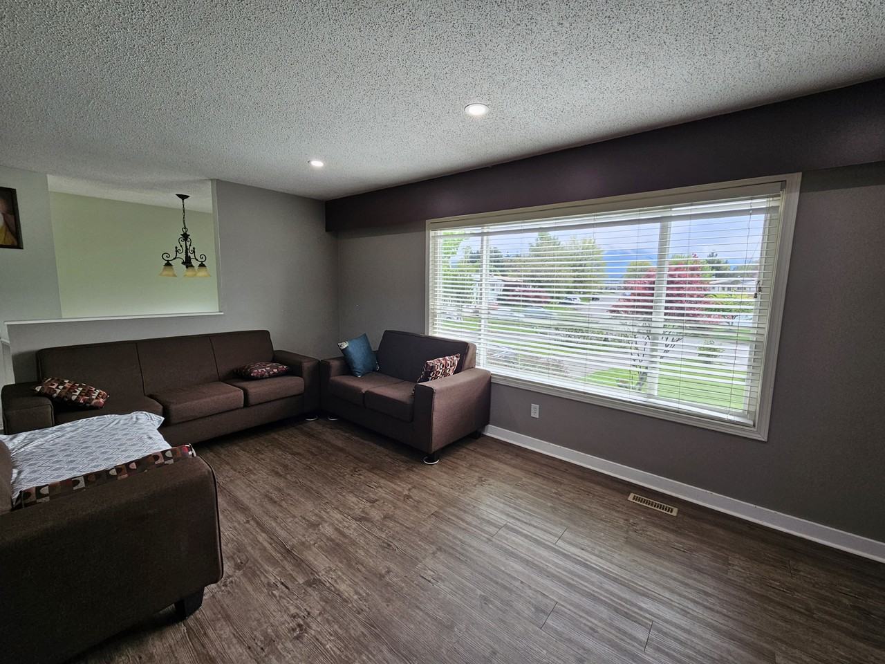 8744 Cornwall Crescent - Photo 3 of 16