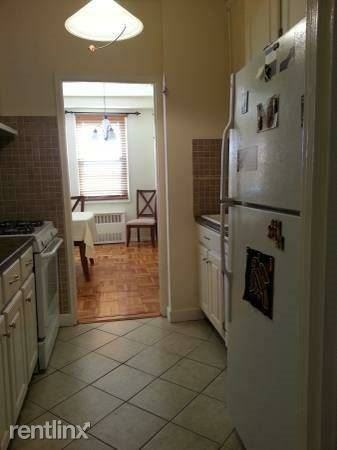 Spacious 1 Bedroom Condo Apt with Beautiful Garden Views - Photo 2 of 9