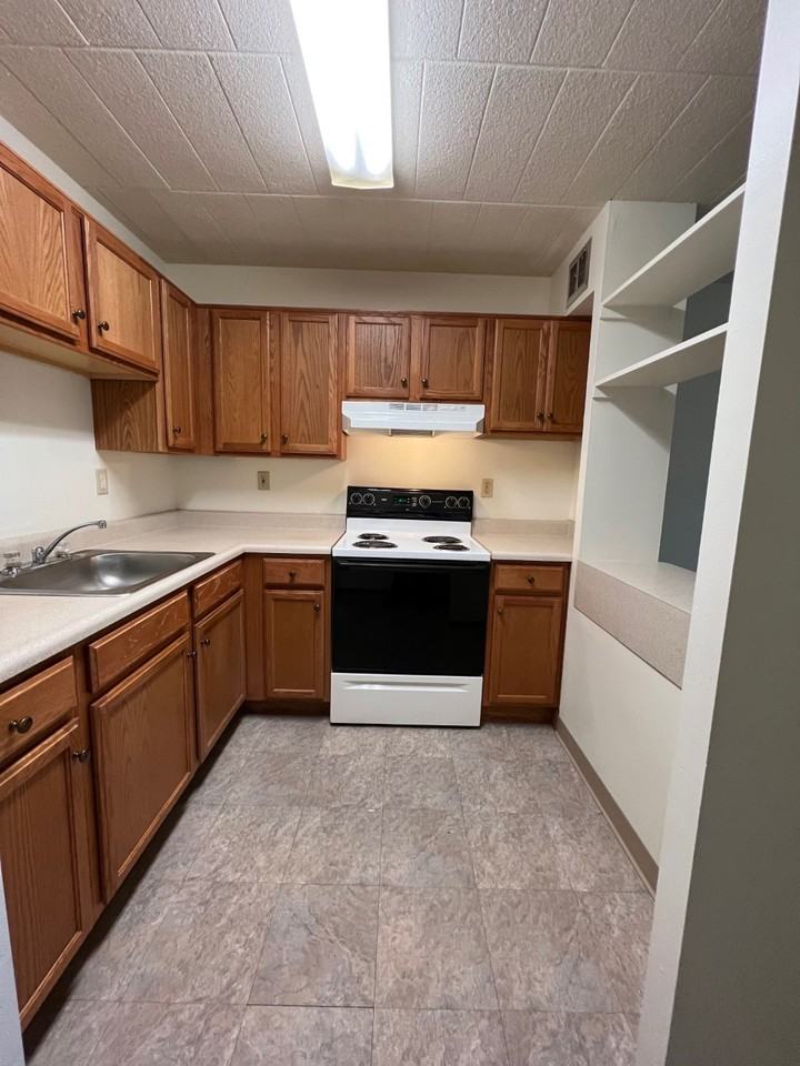 Maple Ridge Apts - Photo 3 of 27