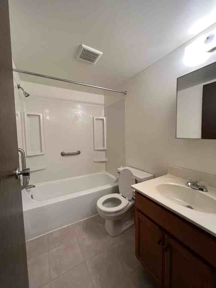 Maple Ridge Apts - Photo 5 of 27