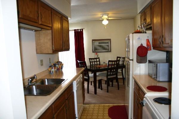 Roe Crest Apartments - Photo 2 of 7