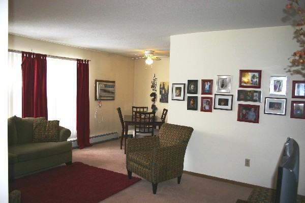 Roe Crest Apartments - Photo 7 of 7