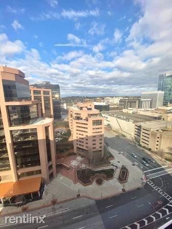 Beautiful 1 Bedroom Apt Luxury Building - Photo 3 of 12