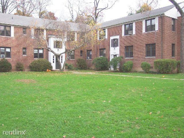 Lovely 2 Bedroom Apartment - Photo 2 of 11