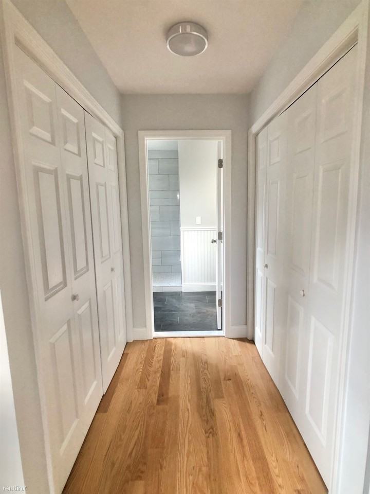 Large 3 Bed 2.5 Bath Duplex Apt - Photo 2 of 6