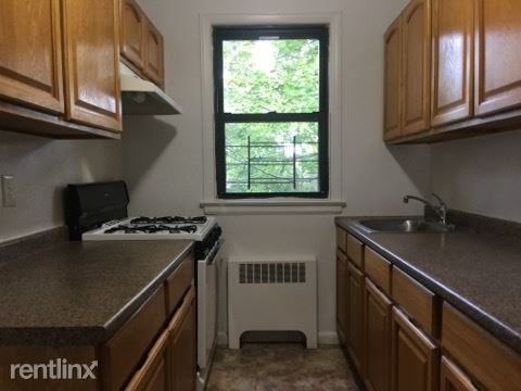 Spacious 2 Bedroom Apartment in Garden Style Courtyard - Photo 2 of 12