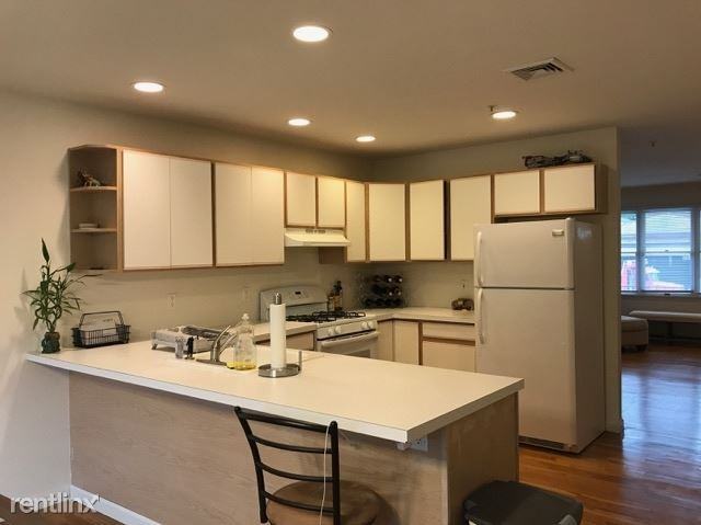 Beautiful 3 Bedroom 2.5 Bath Duplex - Photo 2 of 11