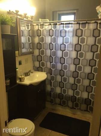 Spacious 1 Bedroom Apartment in Elevator Building - Photo 3 of 6