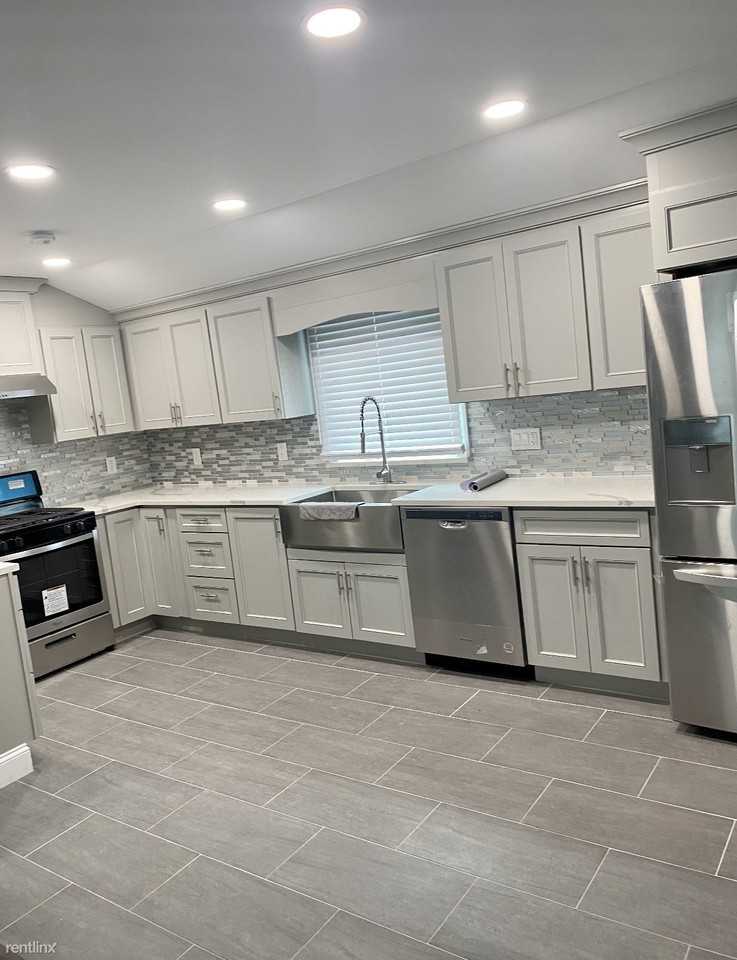Beautifully Renovated 2 Bedroom Apartment on 2nd Floor of Private Home - Photo 2 of 7