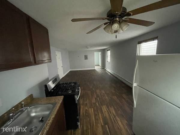 Scenic 1 Bedroom Apartment Over Storefront - Photo 2 of 3