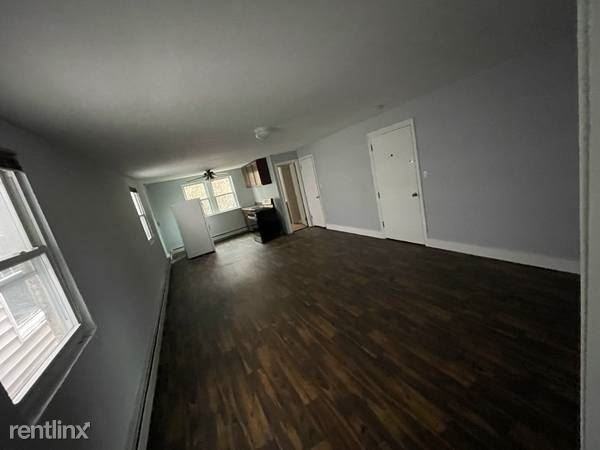 Scenic 1 Bedroom Apartment Over Storefront Apartments E Main St