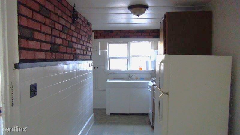 Quaint 1 Bedroom Apartment, Plus Bonus Room - Photo 3 of 17