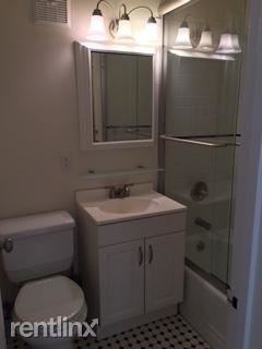 Lovely 1 Bedroom Dining Area in Elevator Building Near Train - Photo 2 of 4