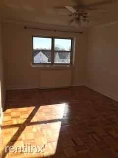 Lovely 1 Bedroom Dining Area in Elevator Building Near Train - Photo 3 of 4