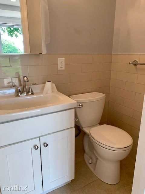 Newly Renovated 2 Bed, 2 Bath Apt on Ground Fl of Private Home - Photo 3 of 14