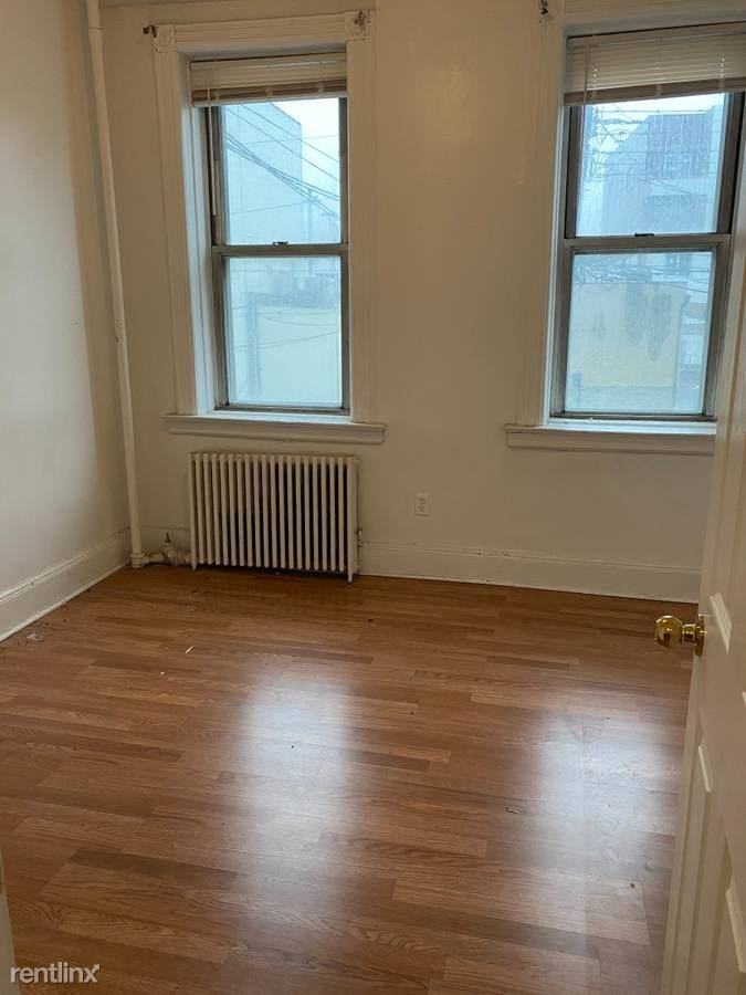 Sunny 2 Bedroom Apartment On 2nd Floor Of Private Home - Photo 2 of 3