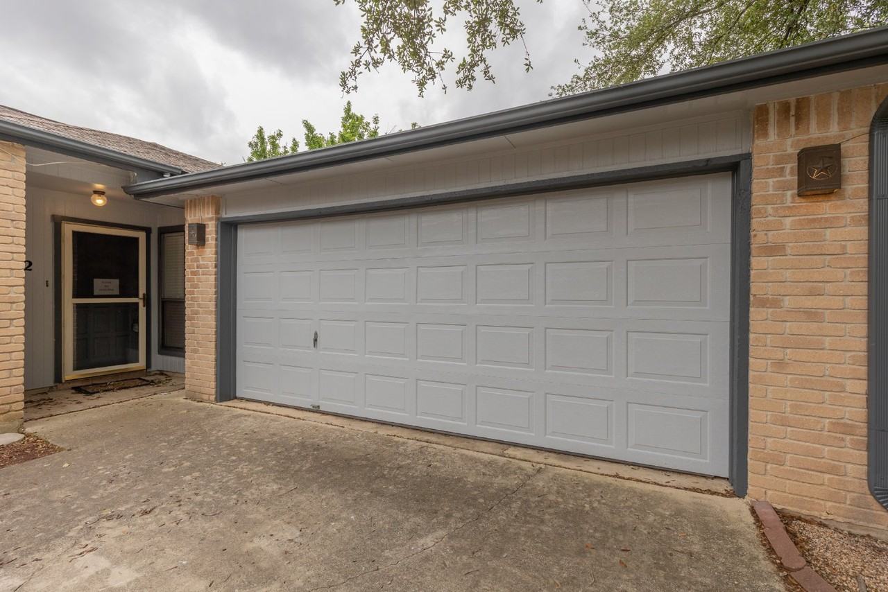 5802 Spring Village St - Photo 2 of 30