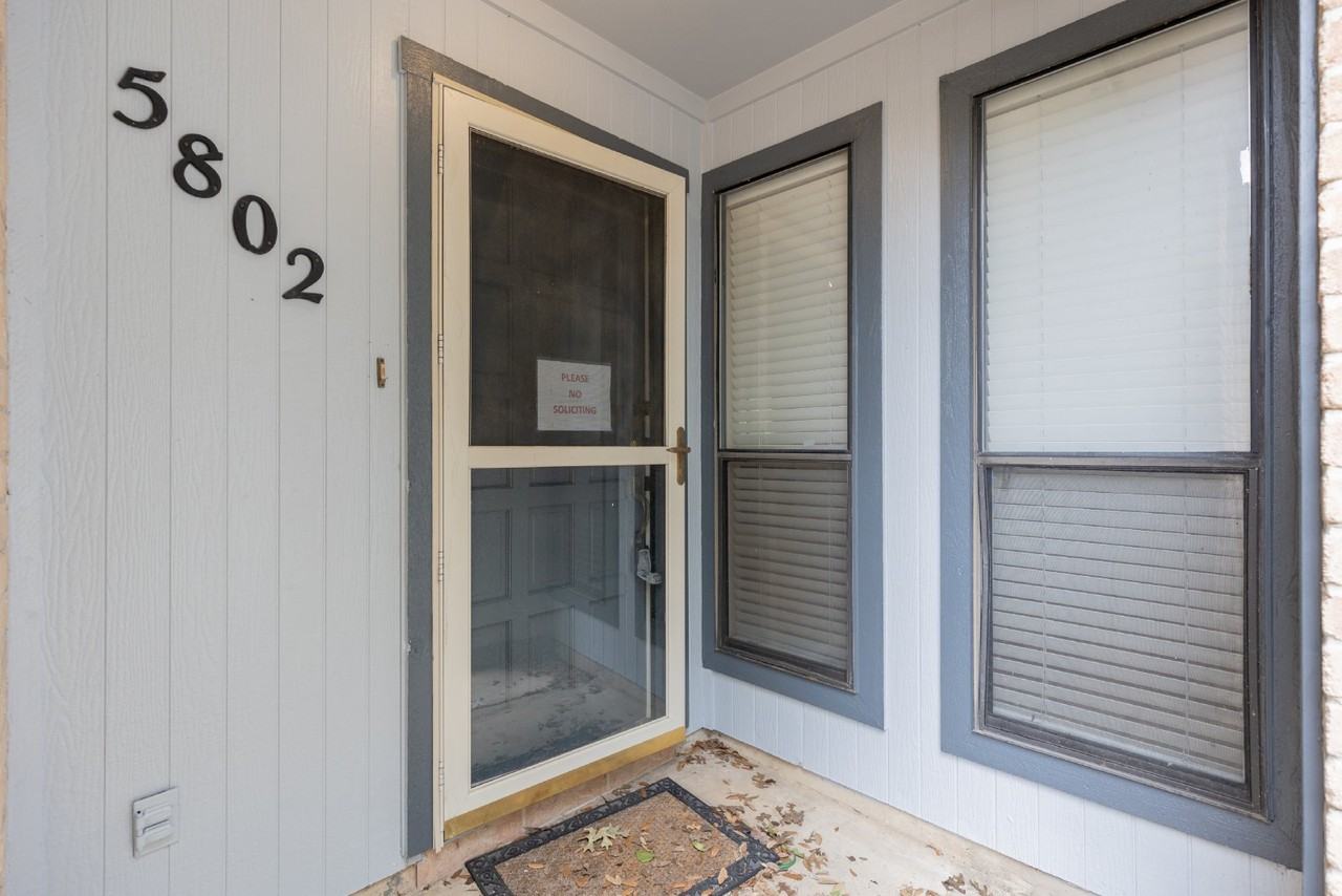 5802 Spring Village St - Photo 3 of 30