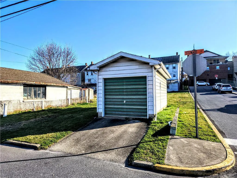 1344 Vienna St - Photo 3 of 16