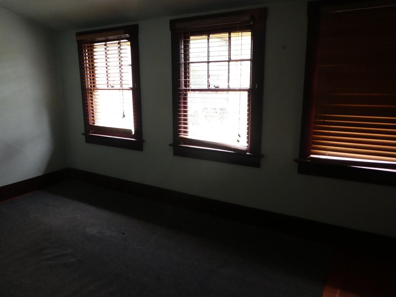 5517 N Commercial Ave #C - Photo 2 of 7