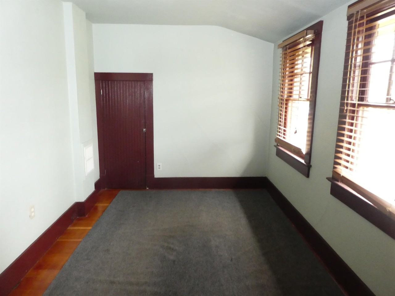 5517 N Commercial Ave #C - Photo 3 of 7