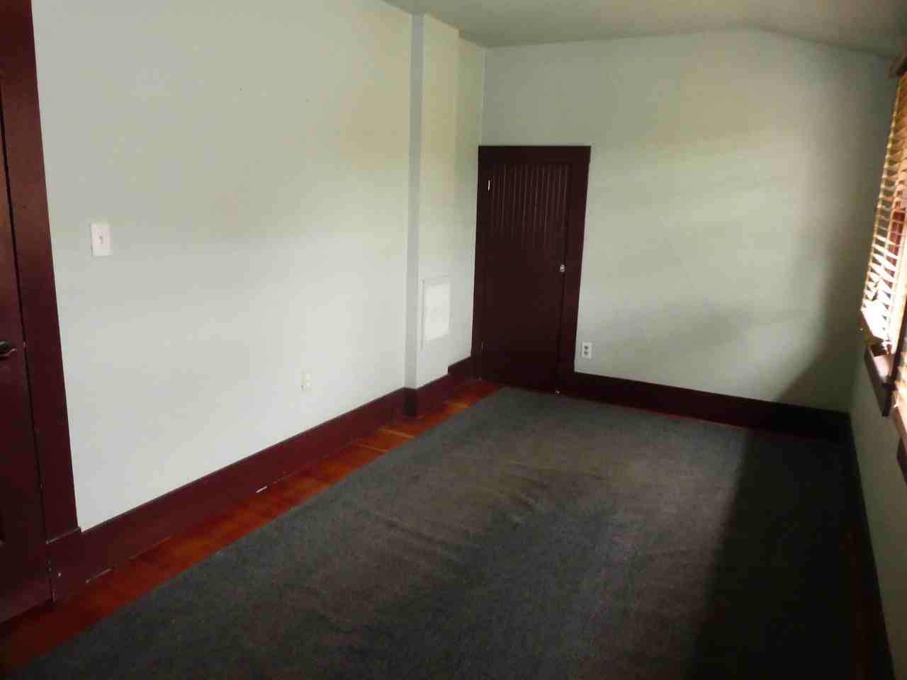 5517 N Commercial Ave #C - Photo 4 of 7
