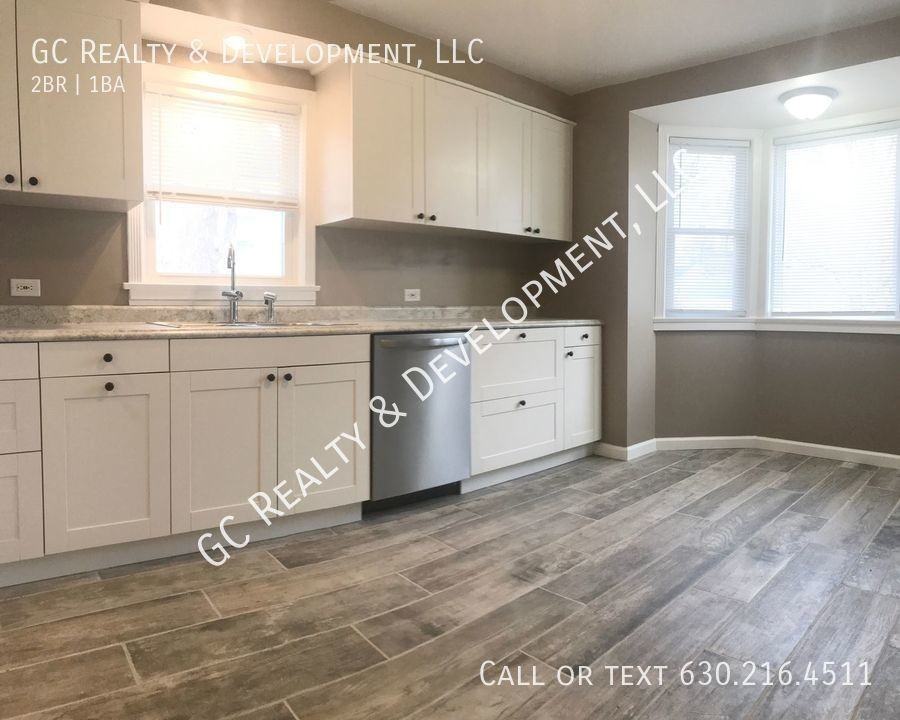 307 S Main St - Photo 3 of 19