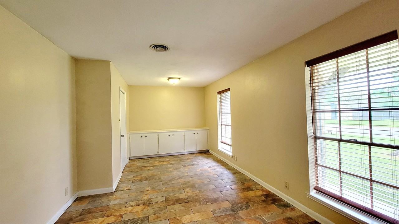 2614 Tanglewood Dr #2614 - Photo 2 of 30