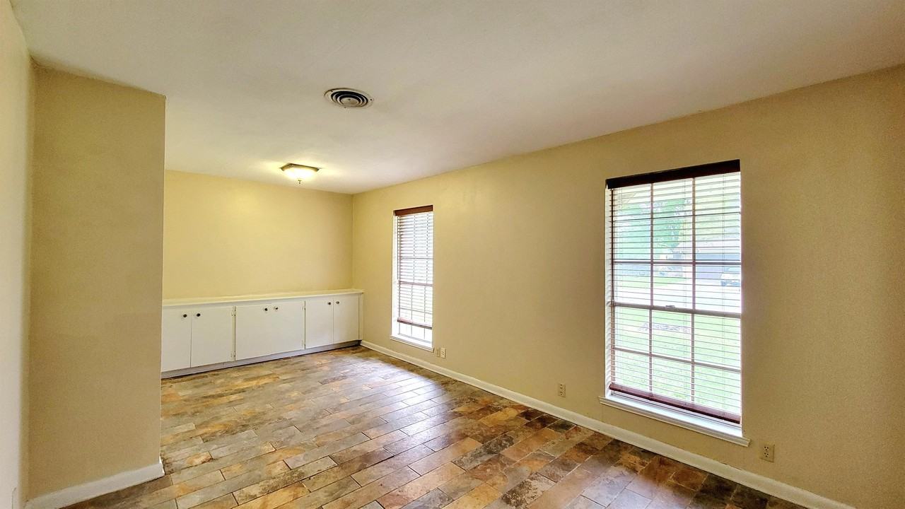 2614 Tanglewood Dr #2614 - Photo 3 of 30