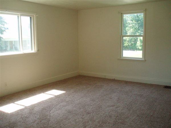 3919 Jamison Ave - Photo 3 of 6