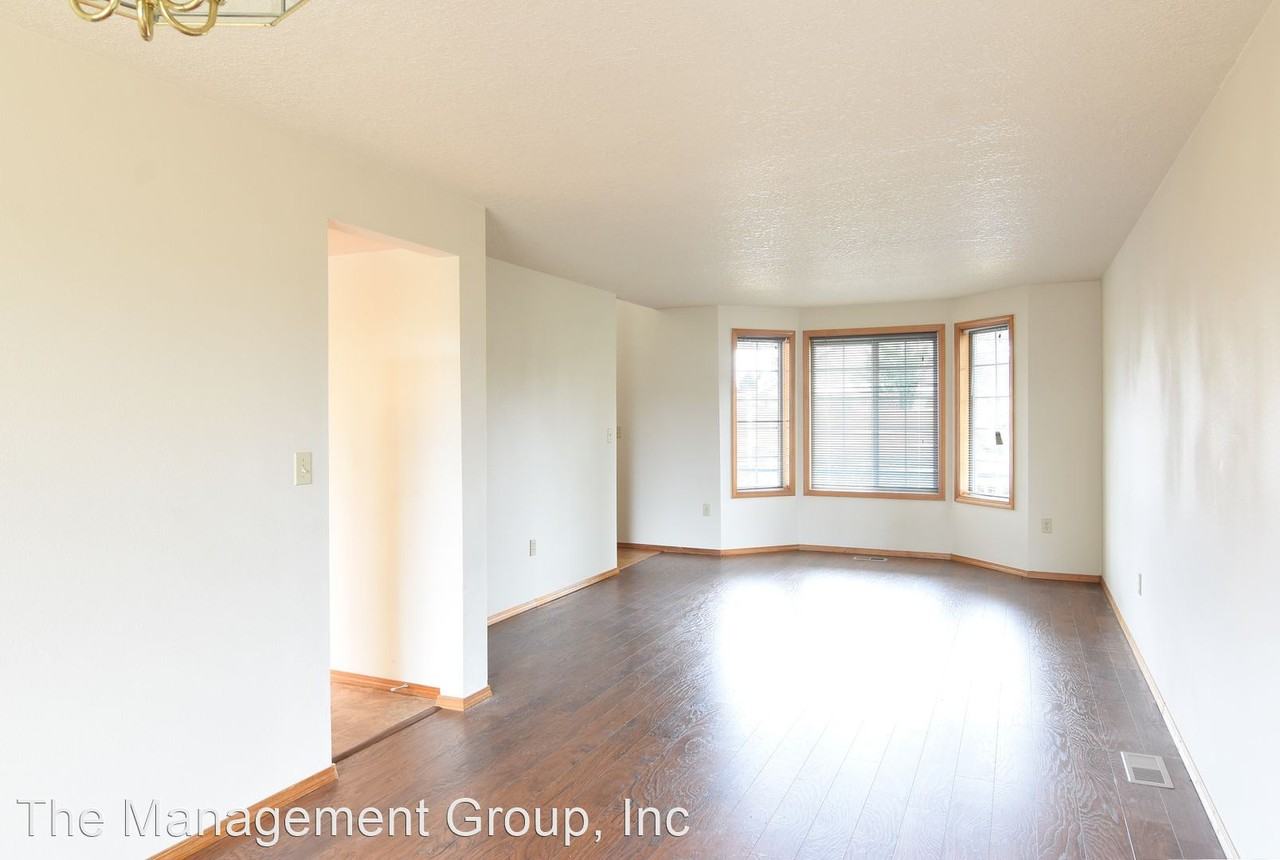 4011 Ne 161st Ave - Photo 2 of 19