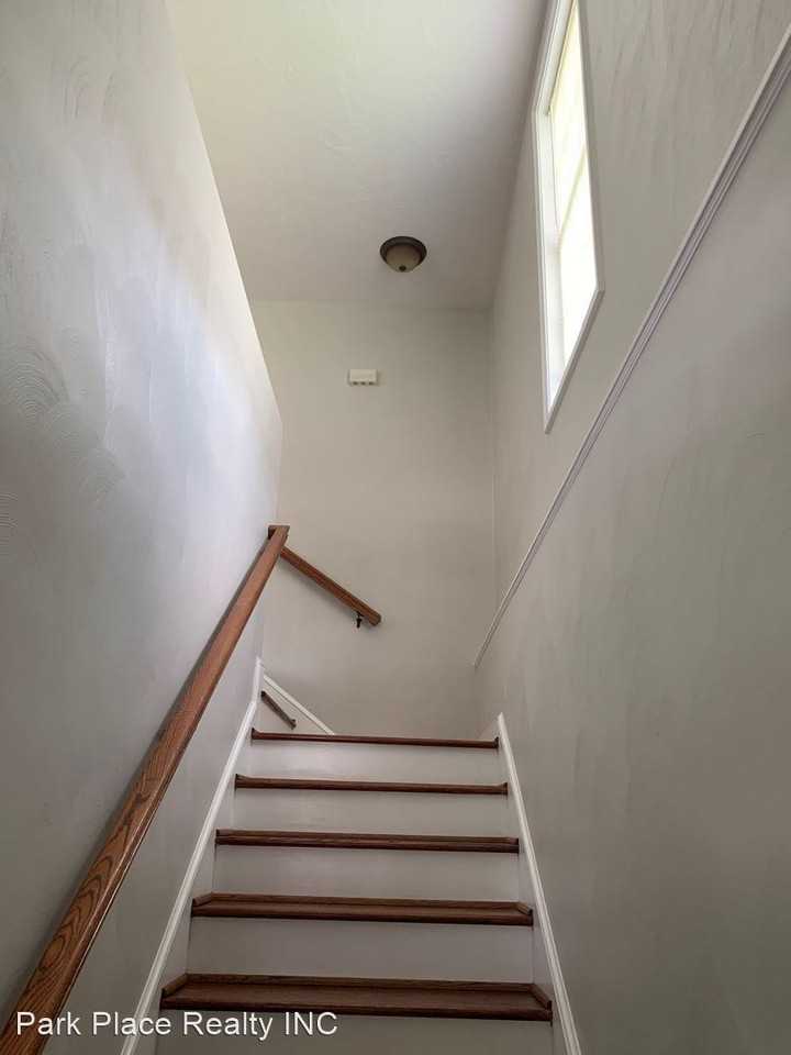 704 Mecca St Ne - Photo 2 of 18