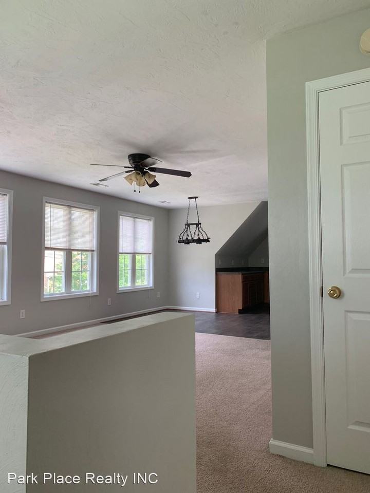 704 Mecca St Ne - Photo 3 of 18