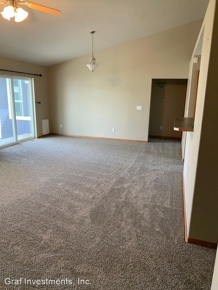 2018 Wellington Dr - Photo 3 of 34