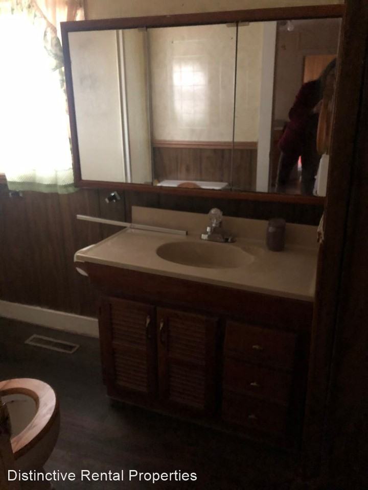 9124 W 310 N - Photo 3 of 5