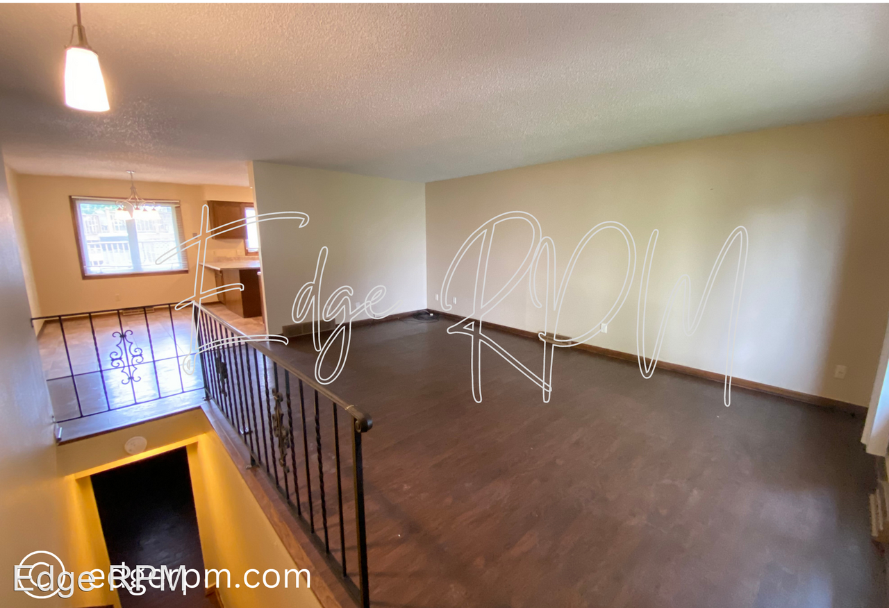 2716 Prescotts Dr - Photo 2 of 17