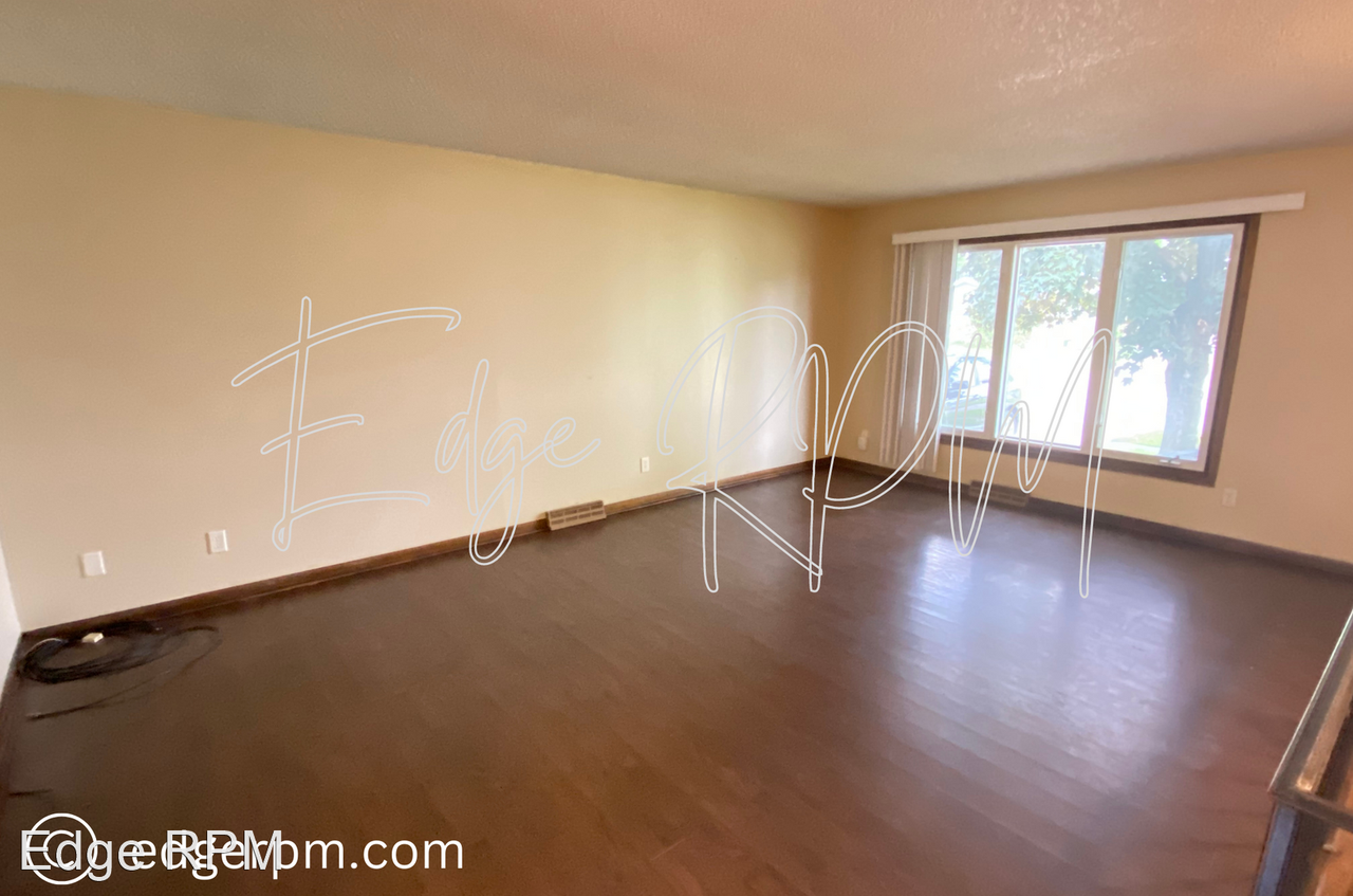 2716 Prescotts Dr - Photo 3 of 17