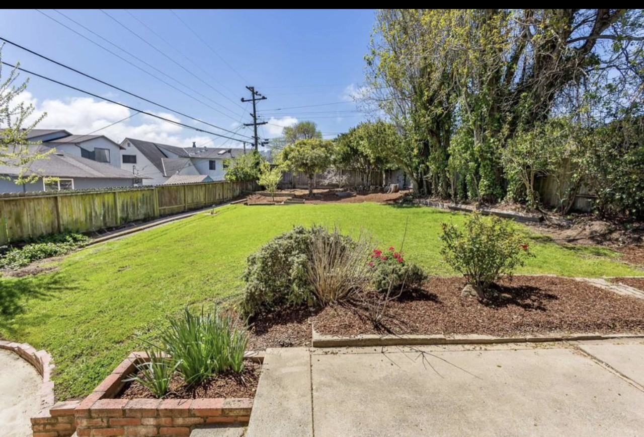 2209 Kingston Ave - Photo 3 of 5