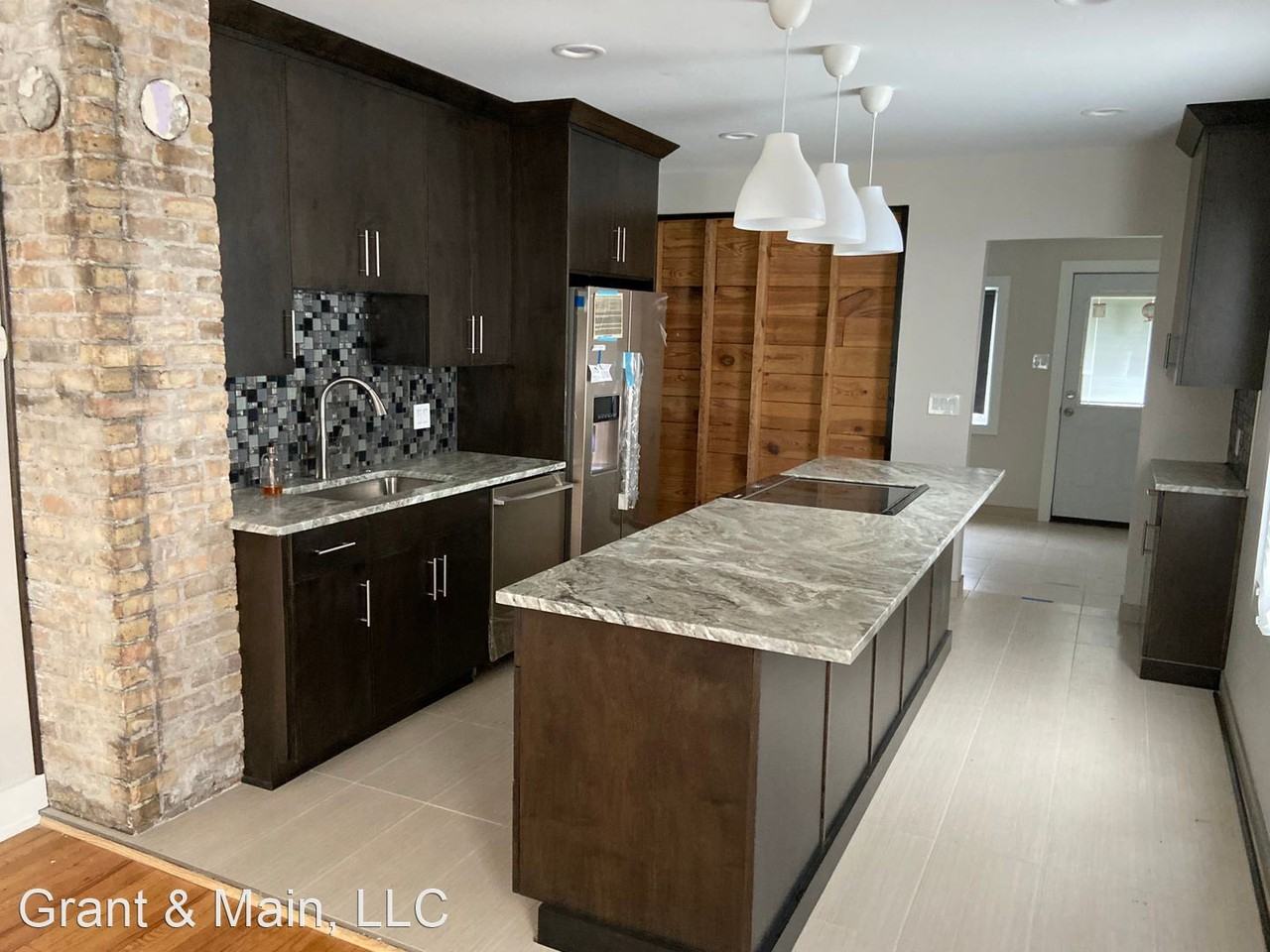 2315 Yemans St - Photo 2 of 14