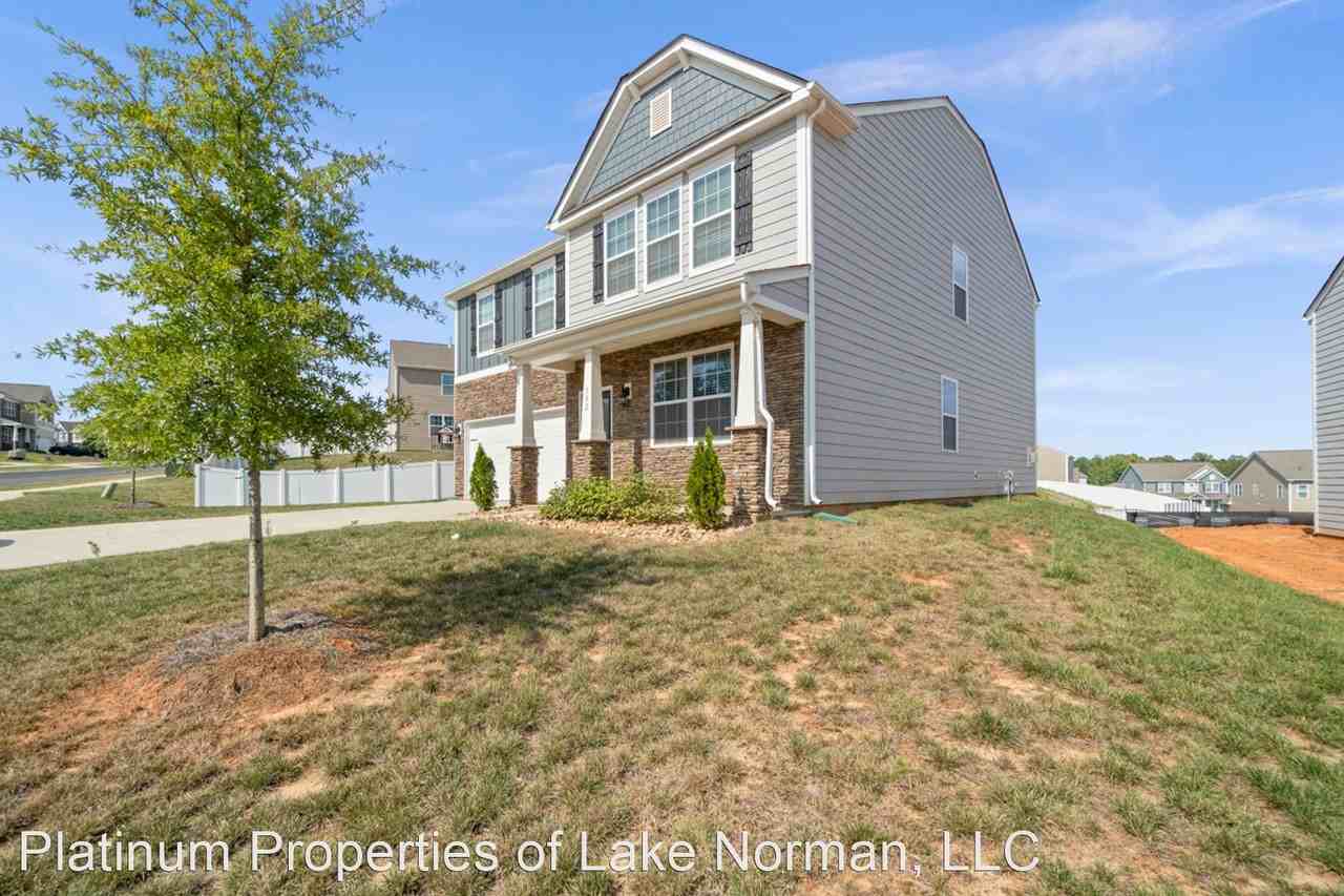 152 Atwater Landing Dr - Photo 3 of 43