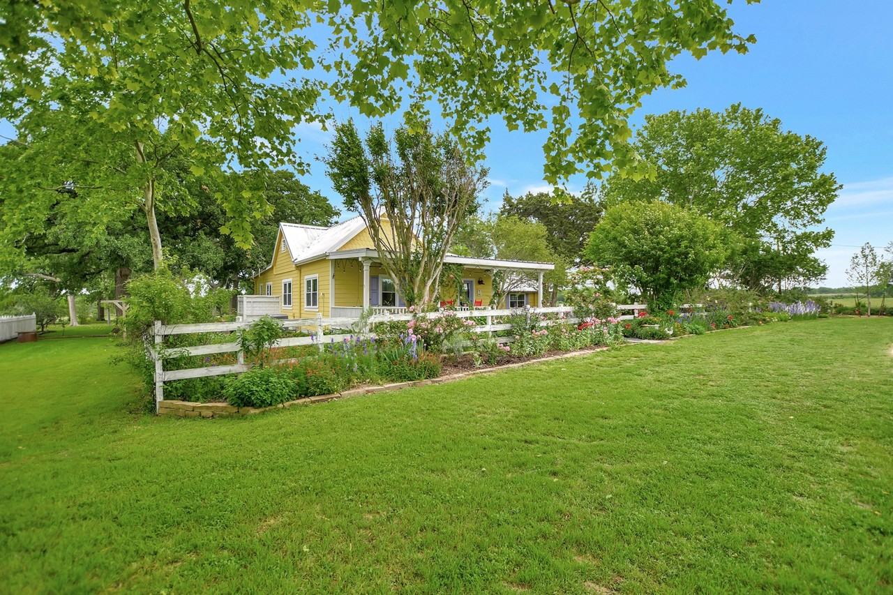 3100 Trails End Ln - Photo 2 of 50